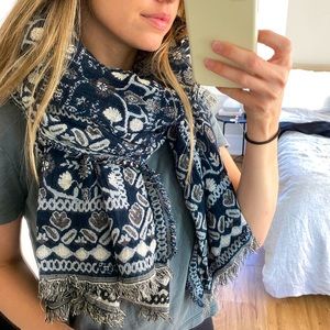 Gorgeous blue and white woven scarf from Zara